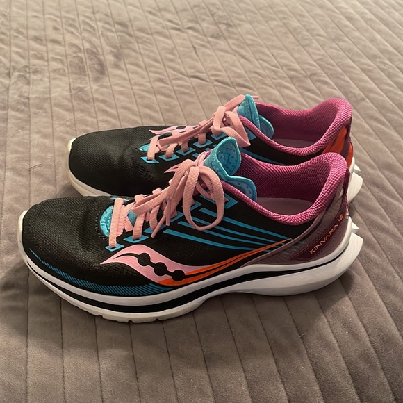 Saucony Kinvara 12 Running Shoes - Picture 2 of 6